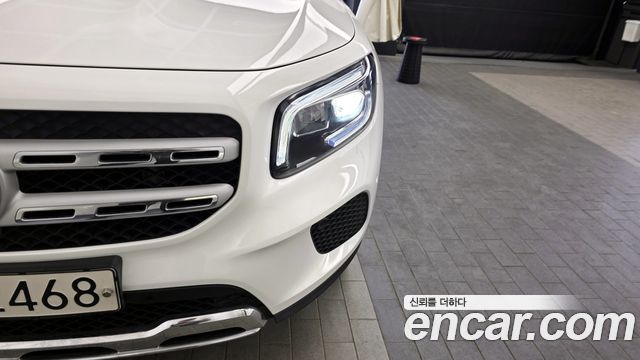 Mercedes-Benz GLB-Class GLB220