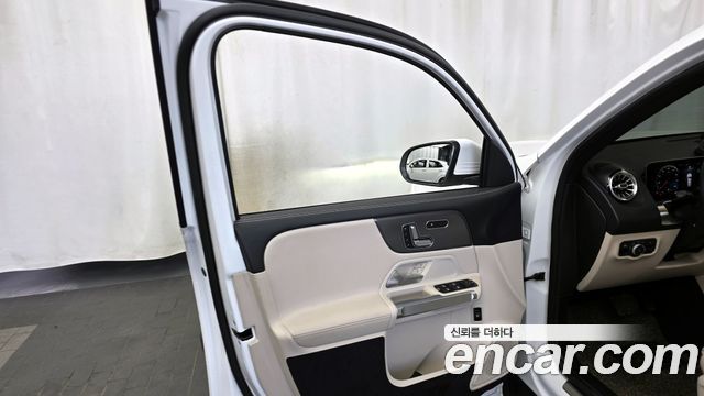 Mercedes-Benz GLB-Class GLB220