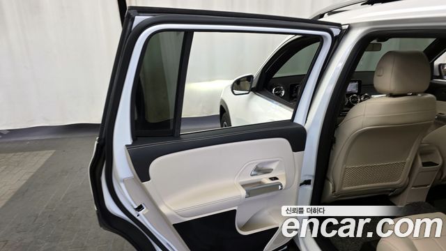 Mercedes-Benz GLB-Class GLB220