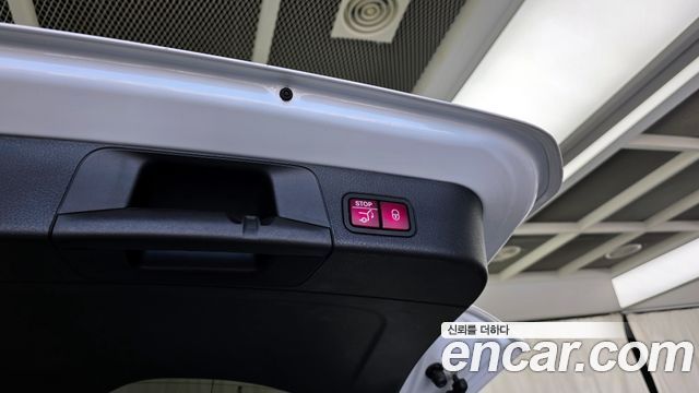 Mercedes-Benz GLB-Class GLB220