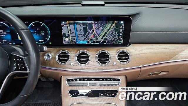 Mercedes-Benz E-Class E300e 4MATIC Exclusive