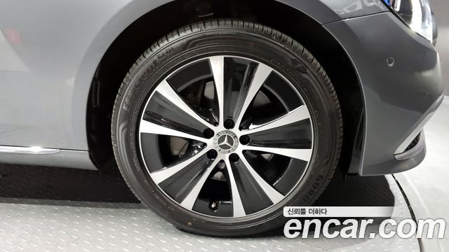 Mercedes-Benz E-Class E300e 4MATIC Exclusive
