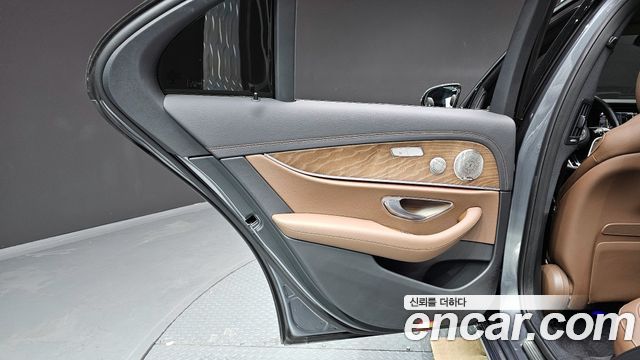 Mercedes-Benz E-Class E300e 4MATIC Exclusive