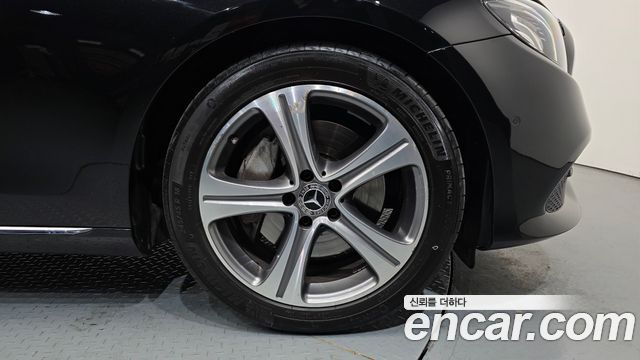 Mercedes-Benz E-Class E300 Avantgarde