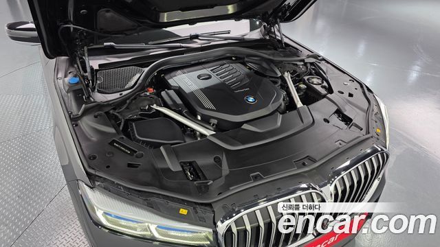 BMW 7-Series 740Li xDrive M Sport Package