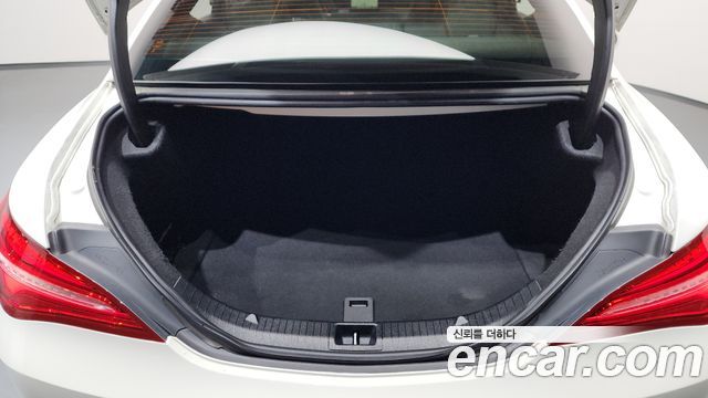 Mercedes-Benz CLA-Class CLA250 4MATIC AMG Line