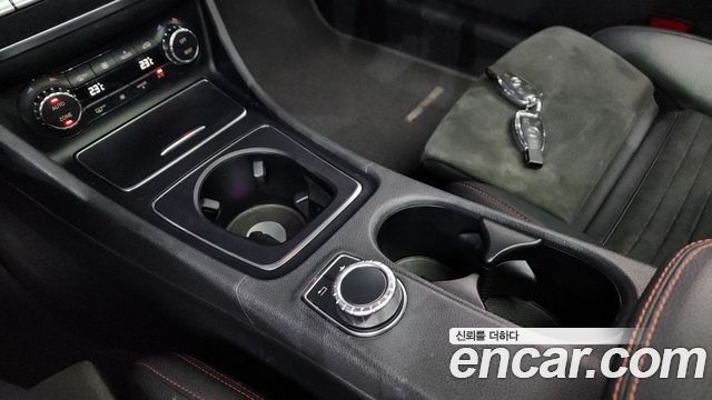 Mercedes-Benz CLA-Class CLA250 4MATIC AMG Line