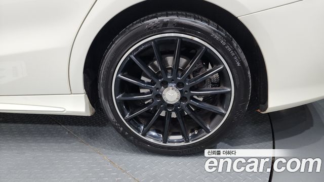 Mercedes-Benz CLA-Class CLA250 4MATIC AMG Line