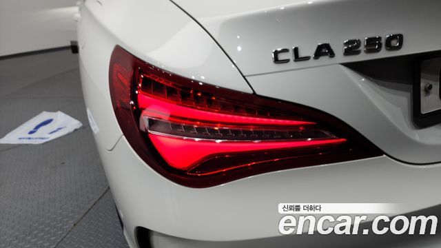 Mercedes-Benz CLA-Class CLA250 4MATIC AMG Line
