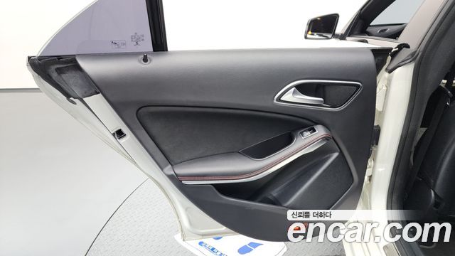 Mercedes-Benz CLA-Class CLA250 4MATIC AMG Line