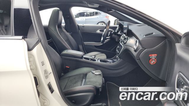 Mercedes-Benz CLA-Class CLA250 4MATIC AMG Line