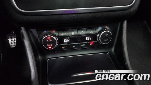 Mercedes-Benz CLA-Class CLA250 4MATIC AMG Line
