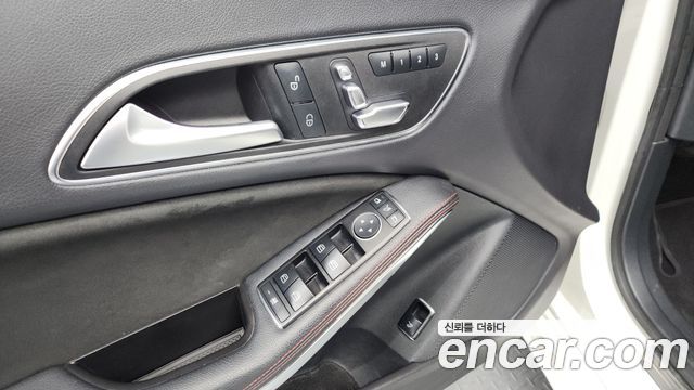 Mercedes-Benz CLA-Class CLA250 4MATIC AMG Line