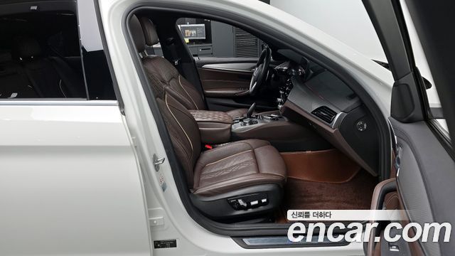 BMW 5-Series 520d xDrive M Sport Package Plus