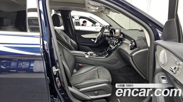 Mercedes-Benz GLC-Class GLC300 4MATIC AMG Line
