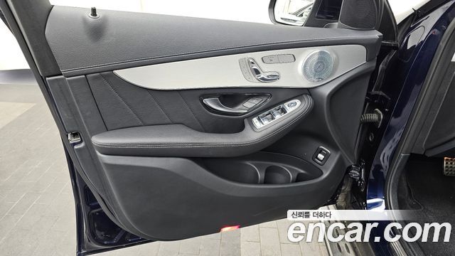 Mercedes-Benz GLC-Class GLC300 4MATIC AMG Line