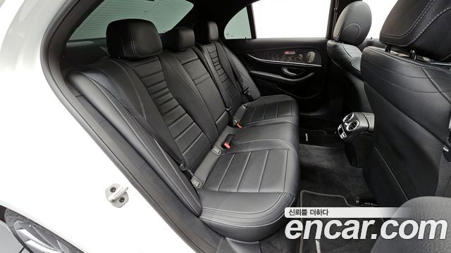 Mercedes-Benz E-Class E350 4MATIC AMG Line