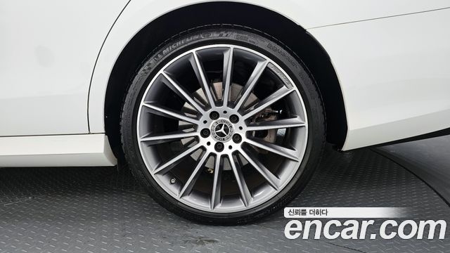 Mercedes-Benz E-Class E350 4MATIC AMG Line