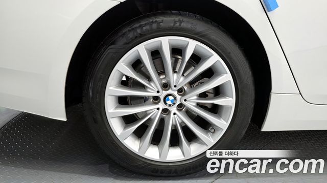 BMW 5-Series 520i Luxury