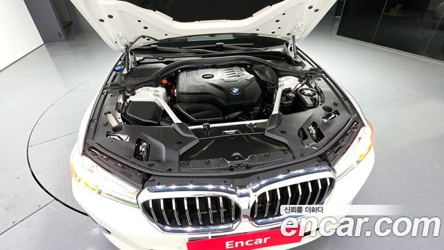 BMW 5-Series 520i Luxury