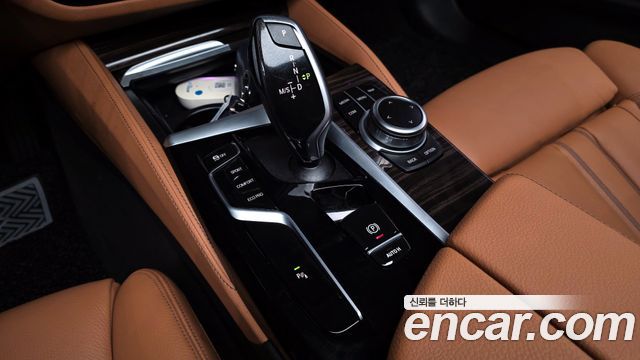 BMW 5-Series 520i Luxury