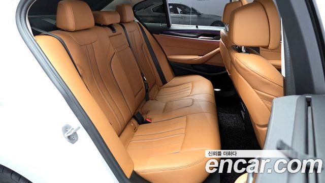 BMW 5-Series 520i Luxury