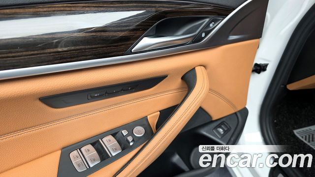 BMW 5-Series 520i Luxury
