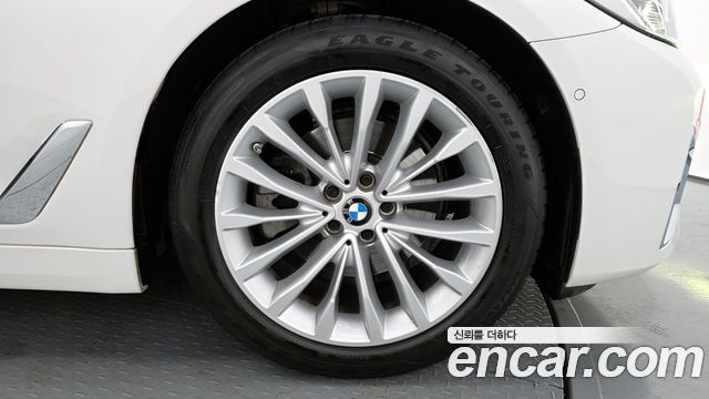 BMW 5-Series 520i Luxury