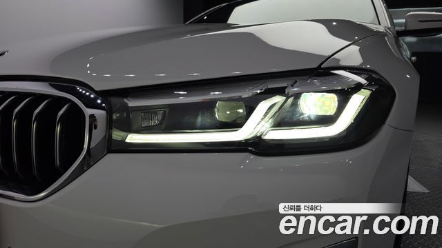 BMW 5-Series 520i Luxury