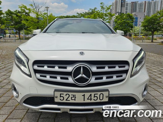Mercedes-Benz GLA-Class GLA220