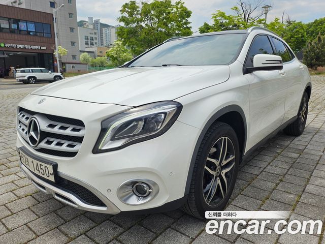 Mercedes-Benz GLA-Class GLA220