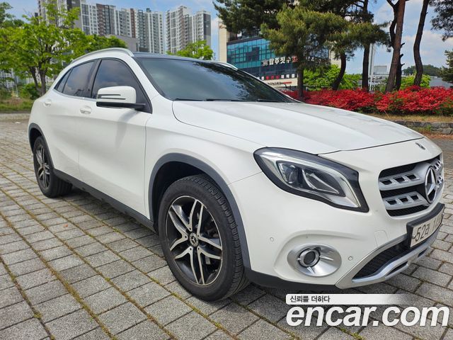 Mercedes-Benz GLA-Class GLA220