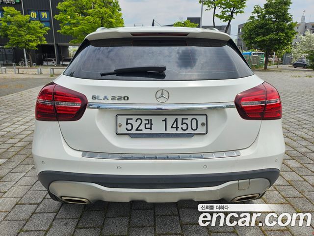 Mercedes-Benz GLA-Class GLA220
