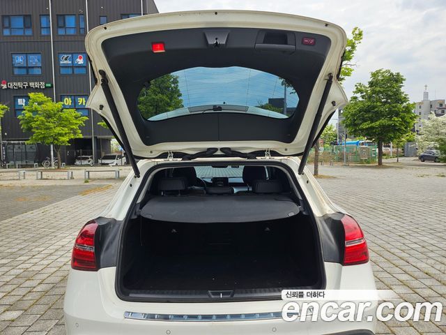 Mercedes-Benz GLA-Class GLA220