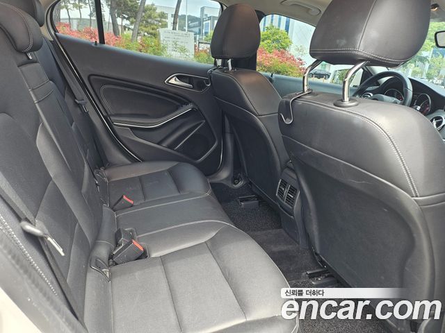 Mercedes-Benz GLA-Class GLA220