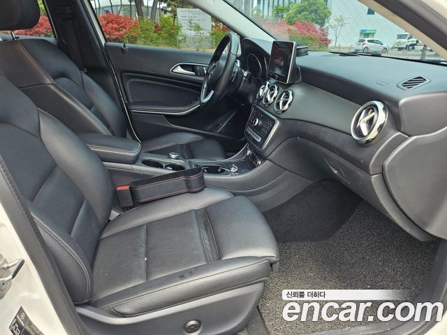 Mercedes-Benz GLA-Class GLA220