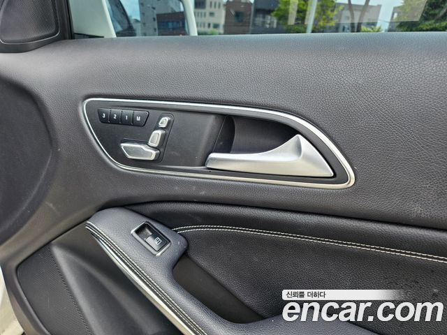 Mercedes-Benz GLA-Class GLA220