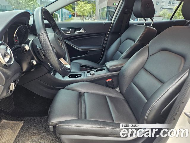Mercedes-Benz GLA-Class GLA220