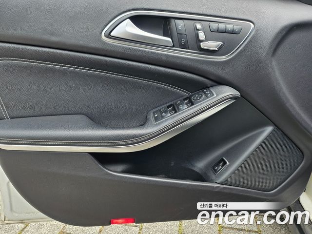 Mercedes-Benz GLA-Class GLA220
