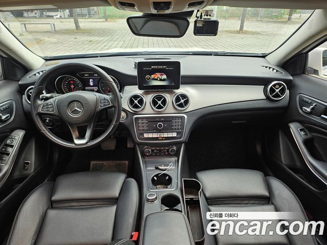 Mercedes-Benz GLA-Class GLA220