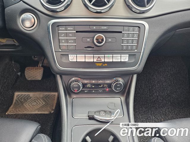Mercedes-Benz GLA-Class GLA220