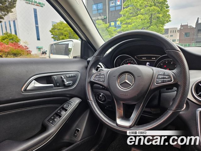 Mercedes-Benz GLA-Class GLA220