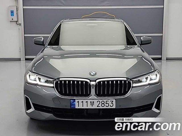 BMW 5-Series 520i Luxury