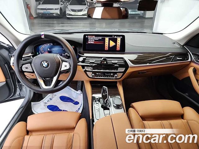 BMW 5-Series 520i Luxury