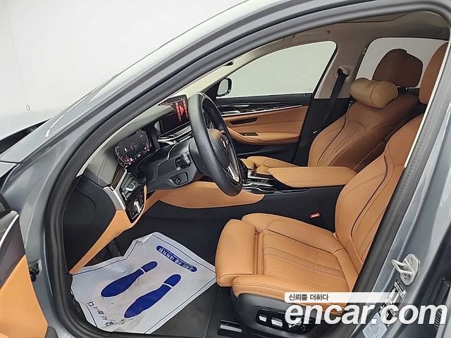 BMW 5-Series 520i Luxury