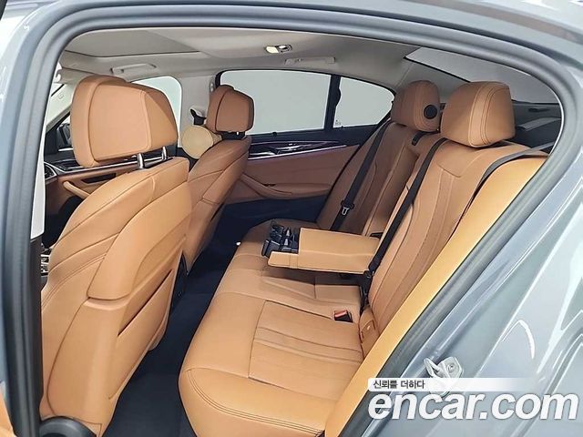 BMW 5-Series 520i Luxury