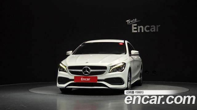 Mercedes-Benz CLA-Class CLA220 AMG Line