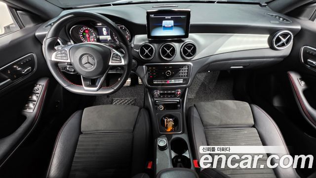 Mercedes-Benz CLA-Class CLA220 AMG Line