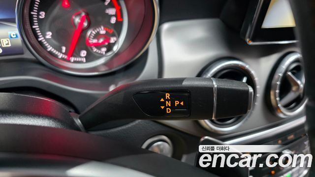 Mercedes-Benz CLA-Class CLA220 AMG Line