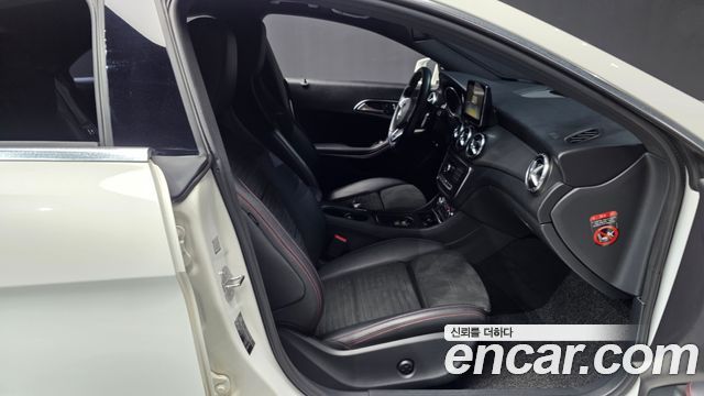 Mercedes-Benz CLA-Class CLA220 AMG Line